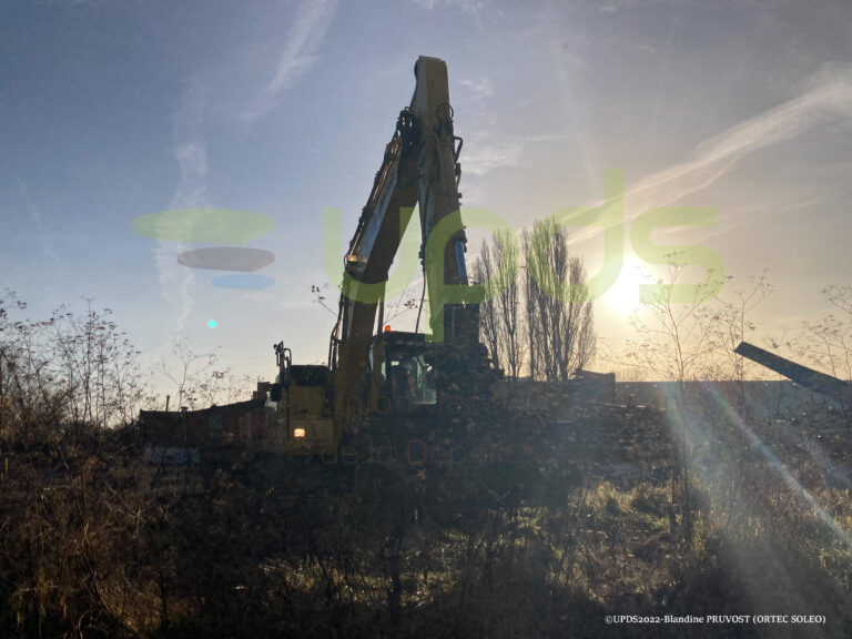 A 2022 007 COPYRIGHT FILIGRANE